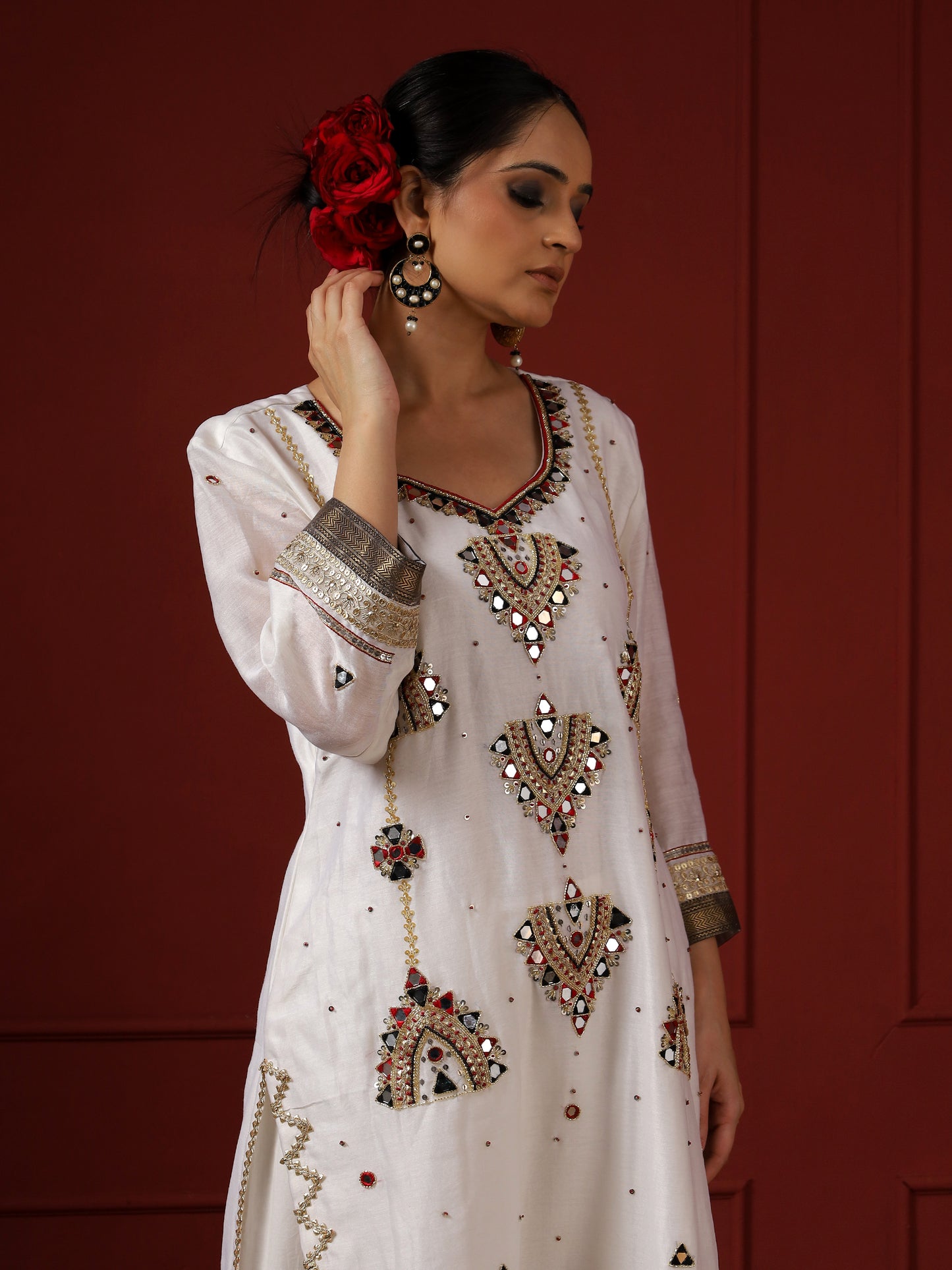 White And Black Minar Yoke Kurta Set